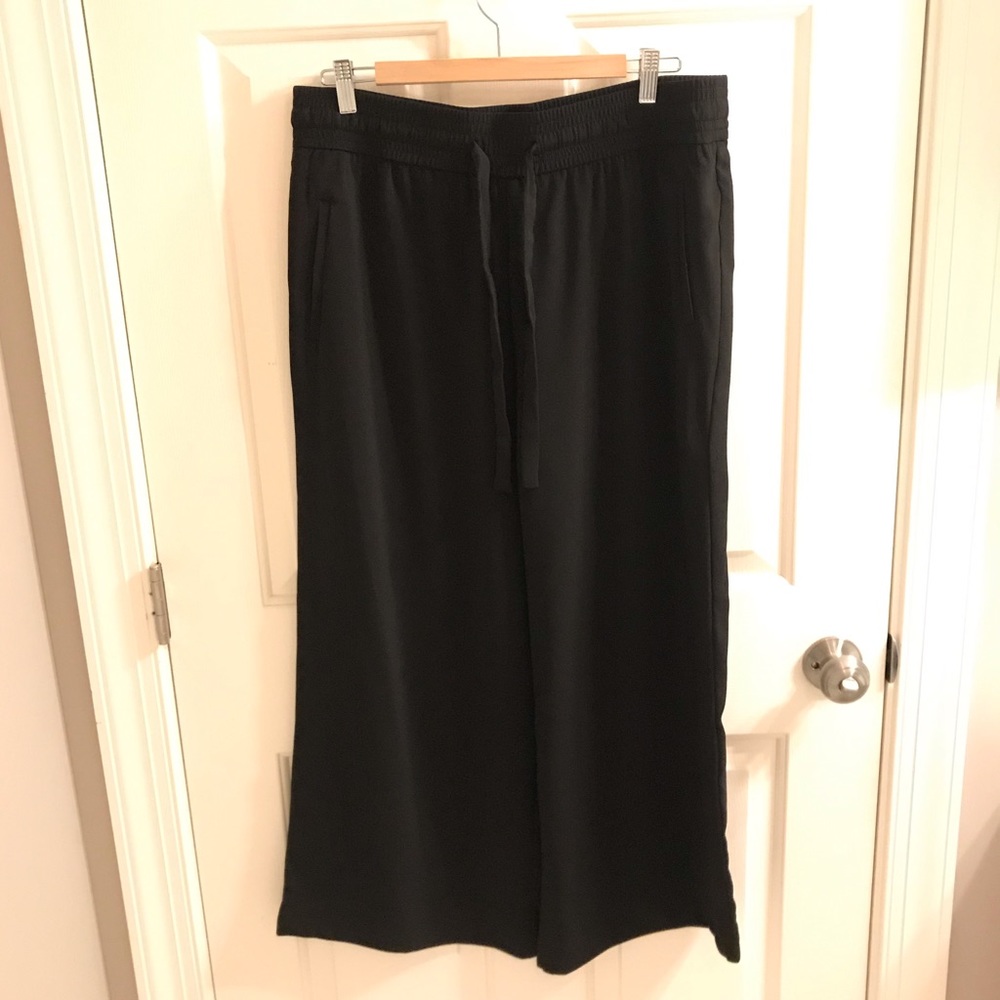 Zara Black Wide Leg Flowy Cropped Pant